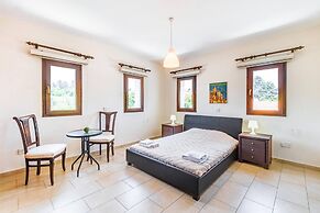 Villa Nikolina - 5 En-suite Bedrooms