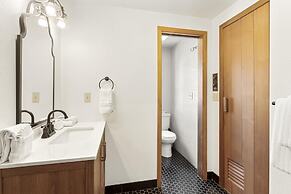 Lupine Peak by Boutiq