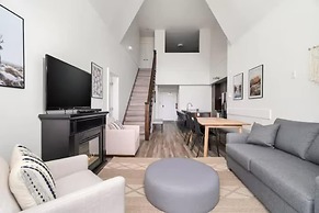 Lakeview Splendor 7BR Penthouse Bliss