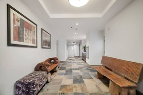 Lakeview Splendor 7BR Penthouse Bliss