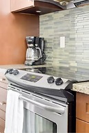 Lakeview Splendor 7BR Penthouse Bliss