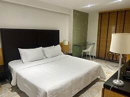 AW HOTEL LUXOR VERSALLES