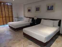 AW HOTEL LUXOR VERSALLES