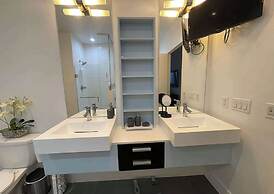 Waterfront Deluxe Residences