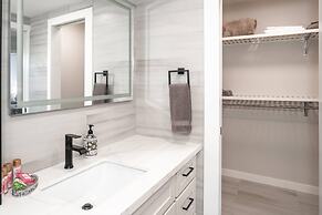 Deluxe Oceanside Resort Vistas