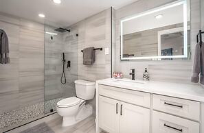 Deluxe Oceanside Resort Vistas