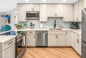 Deluxe Oceanside Resort Vistas