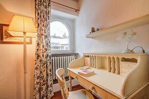 La Torre In The Center Of Town