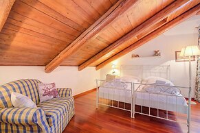 La Torre In The Center Of Town