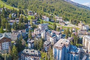 La Torre In The Center Of Town