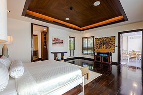 7 Bedrooms Mansion on The Golf Course-JB