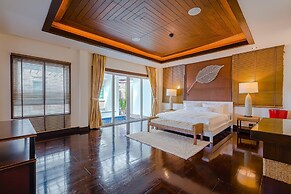 7 Bedrooms Mansion on The Golf Course-JB