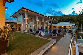 7 Bedrooms Mansion on The Golf Course-JB