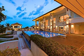 7 Bedrooms Mansion on The Golf Course-JB