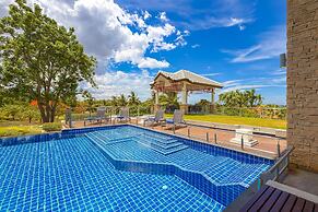 7 Bedrooms Mansion on The Golf Course-JB