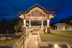 7 Bedrooms Mansion on The Golf Course-JB