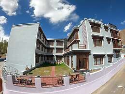 Crown Himalaya Hotel