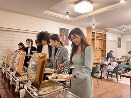 Crown Himalaya Hotel