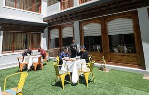 Crown Himalaya Hotel