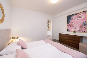 Elegant Apartment in Cracow by Renters