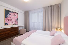 Elegant Apartment in Cracow by Renters