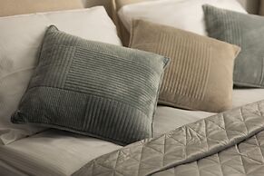 Arsenal Apartment City Center by Renters