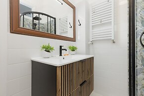 Apartment Mochnackiego Warsaw by Renters