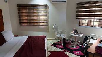 Alim Royal Hotel and Suites