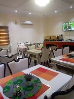Alim Royal Hotel and Suites
