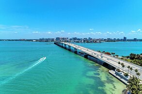 Longboat Key Cedars Beach House-pet Friendly-2 Minute To The Beach