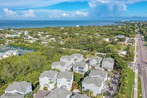 Longboat Key Cedars Beach House-pet Friendly-2 Minute To The Beach
