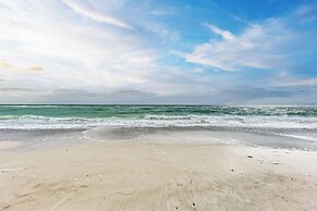 Longboat Key Cedars Beach House-pet Friendly-2 Minute To The Beach
