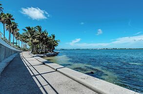 Longboat Key Cedars Beach House-pet Friendly-2 Minute To The Beach