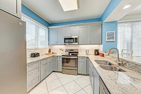 Longboat Key Cedars Beach House-pet Friendly-2 Minute To The Beach
