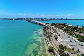 Longboat Key Cedars Beach House-pet Friendly-2 Minute To The Beach