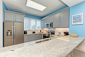 Longboat Key Cedars Beach House-pet Friendly-2 Minute To The Beach