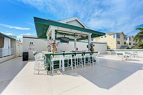 Longboat Key Cedars Beach House-pet Friendly-2 Minute To The Beach