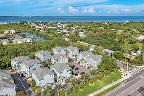 Longboat Key Cedars Beach House-pet Friendly-2 Minute To The Beach