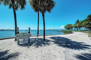 Longboat Key Cedars Beach House-pet Friendly-2 Minute To The Beach