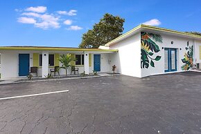 Palm Cove Motel