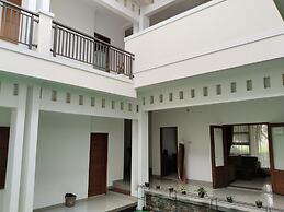 Twin Guest House Grand Wisata