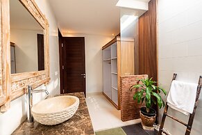 De Cahyani Private Villa by Supala
