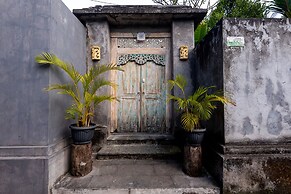 De Cahyani Private Villa by Supala