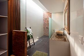 De Cahyani Private Villa by Supala