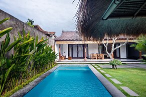 De Cahyani Private Villa by Supala
