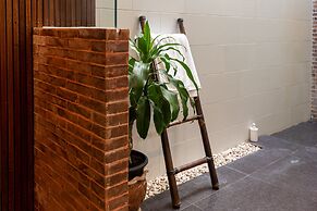 De Cahyani Private Villa by Supala