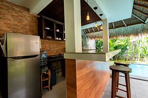 De Cahyani Private Villa by Supala