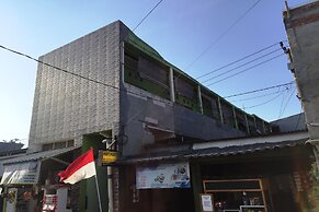 OYO Life 93061 Kost Vicky Syariah