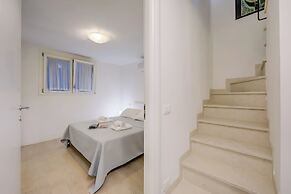 Casa Bougainville Shared Pool And Lake View