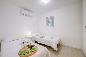 Casa Bougainville Shared Pool And Lake View